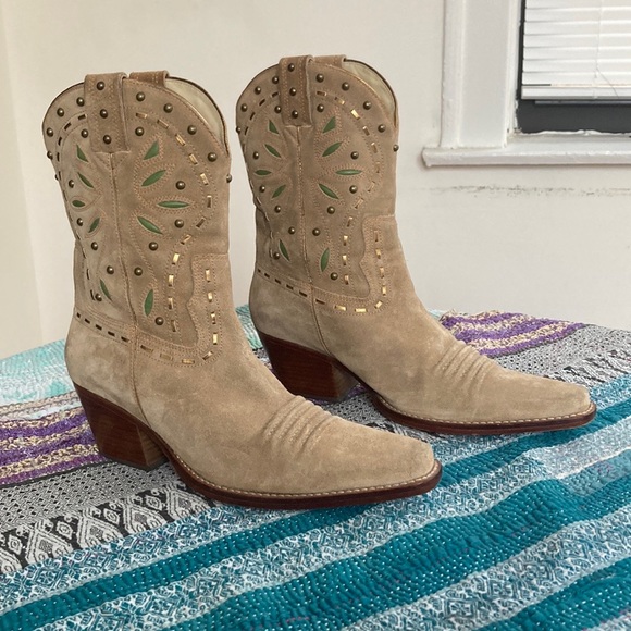 Meet your Posher, Tiffany - Picture 9 of 16